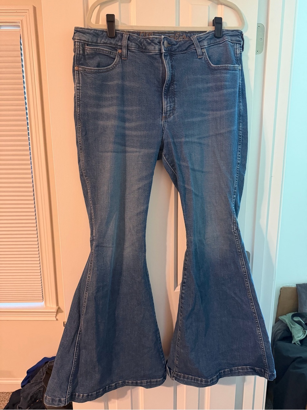 Women's extra Flared Jeans in Medium Blue